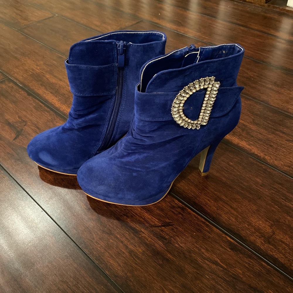 Blue heels! - Picture 2 of 4